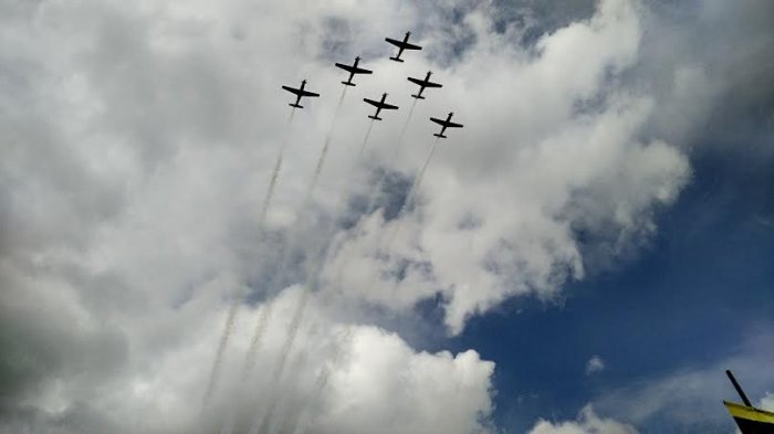 Bulan Dirgantara Di Lanud Pekanbaru Dimeriahkan Atraksi Enam F16 Hawk