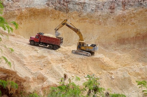 Pemprov Riau Cabut 56 Izin Usaha Pertambangan Minerba