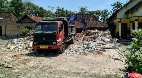 Suami Selingkuh, Istri yang Robohkan Rumah Ternyata Telah Bangun yang Baru
