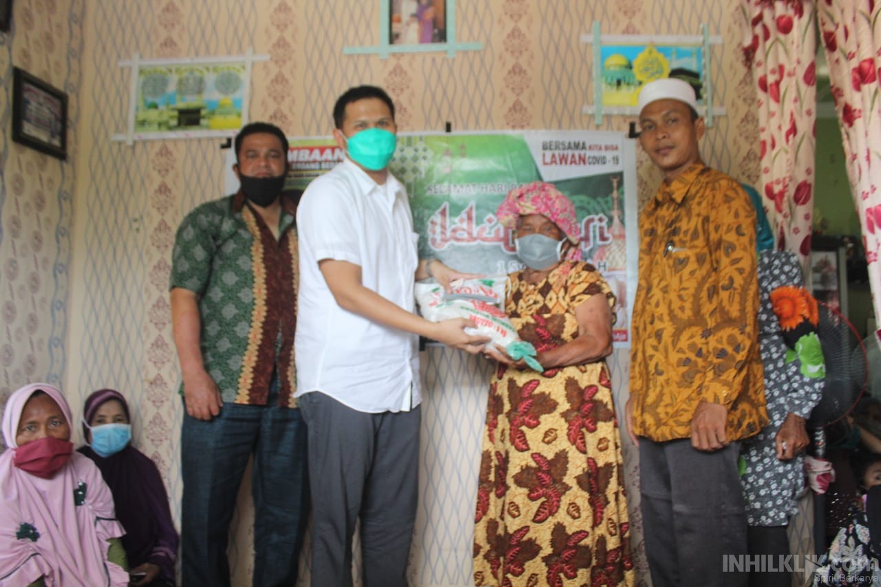 Adlin Tambunan Berbagi Sembako kepada Masyarakat