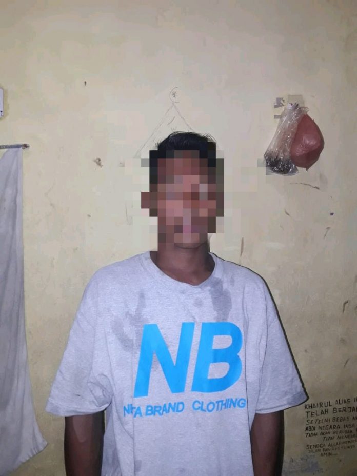 Ketahuan Mesum, Siswi ini Dipaksa Layani Nafsu Tiga Pria Bergantian, Jika Tidak...