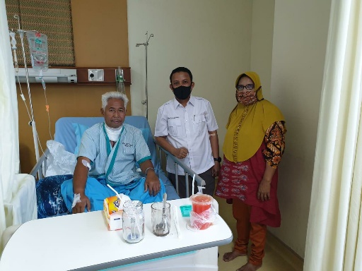 Beredar Kabar Tak Dilayani dengan Baik, Dani M Nursalam Langsung Besuk Pasien Asal Inhil