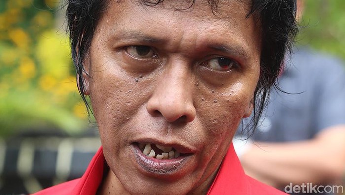 Adian Napitupulu Kolaps di Pesawat