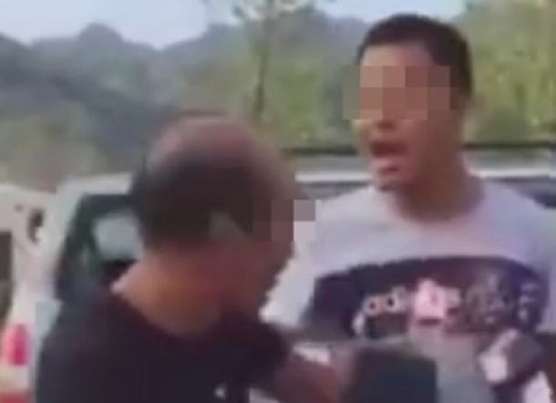 BIADAB!!! Siswa Balas Dendam Aniaya Guru yang Memukulnya 20 Tahun Lalu