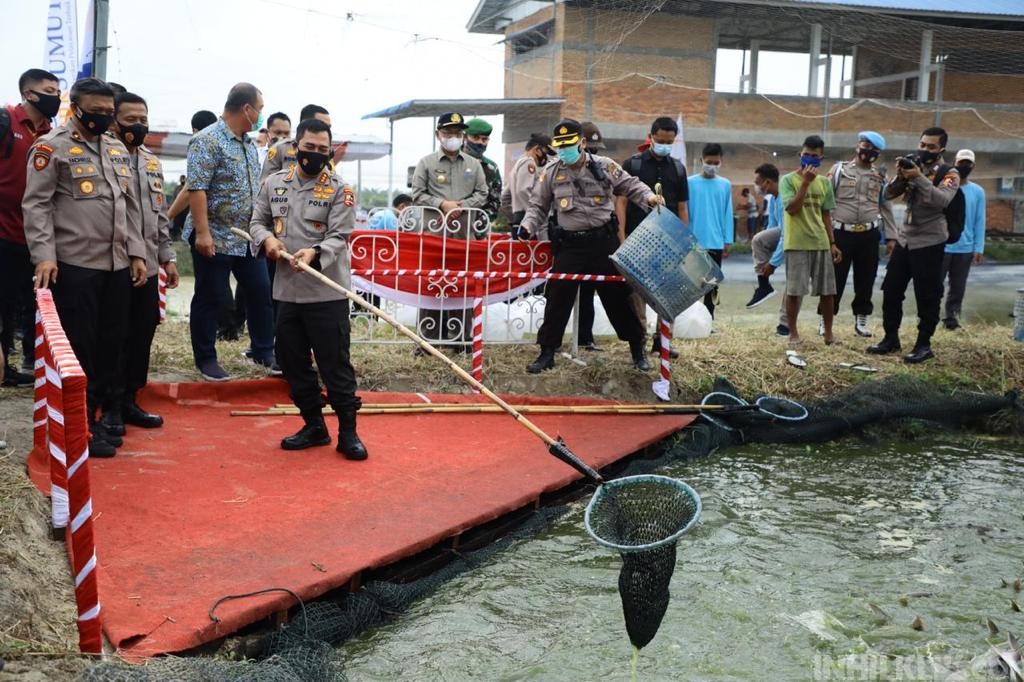 Kabaharkam Polri Tebar 10 Ribu Bibit Ikan di Lokasi Percontohan Ketahanan Pangan Polres Serdang Bedagai