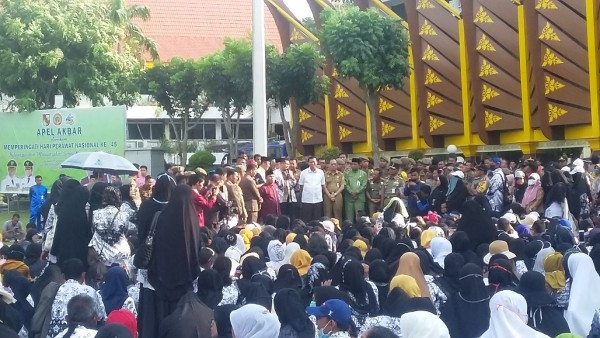 Temui Ribuan Guru, Wako Pekanbaru Disoraki