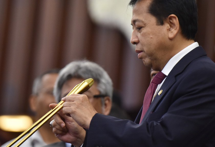 Berstatus Tersangka, Setnov Duduk di Kursi Pimpinan Paripurna