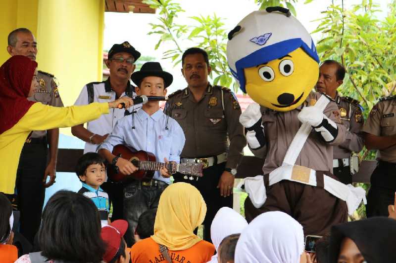 Humas Pemkab Inhil Habiskan Akhir Pekan di SLBN Tembilahan
