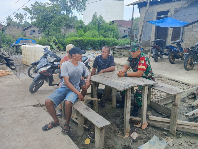 Kopda Raja Sihotang Komsos Pilkada Damai kepada Masyarakat Teluk Belengkong