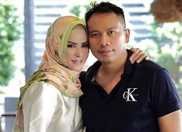 Baru Sebulan Menikah, Vicky Kepergok Gandeng Janda di Bawah Umur