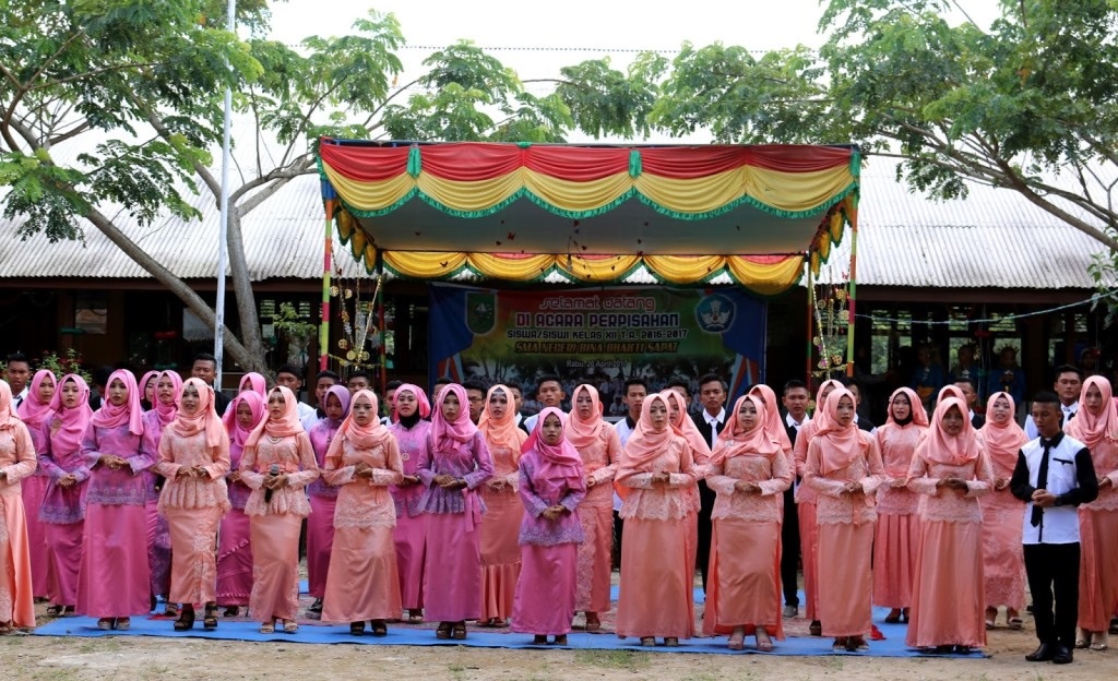Pelepasan Siswa Siswi Kelas XII SMA Negeri Bina Bhakti Sapat Berlangsung Haru dan Khidmat