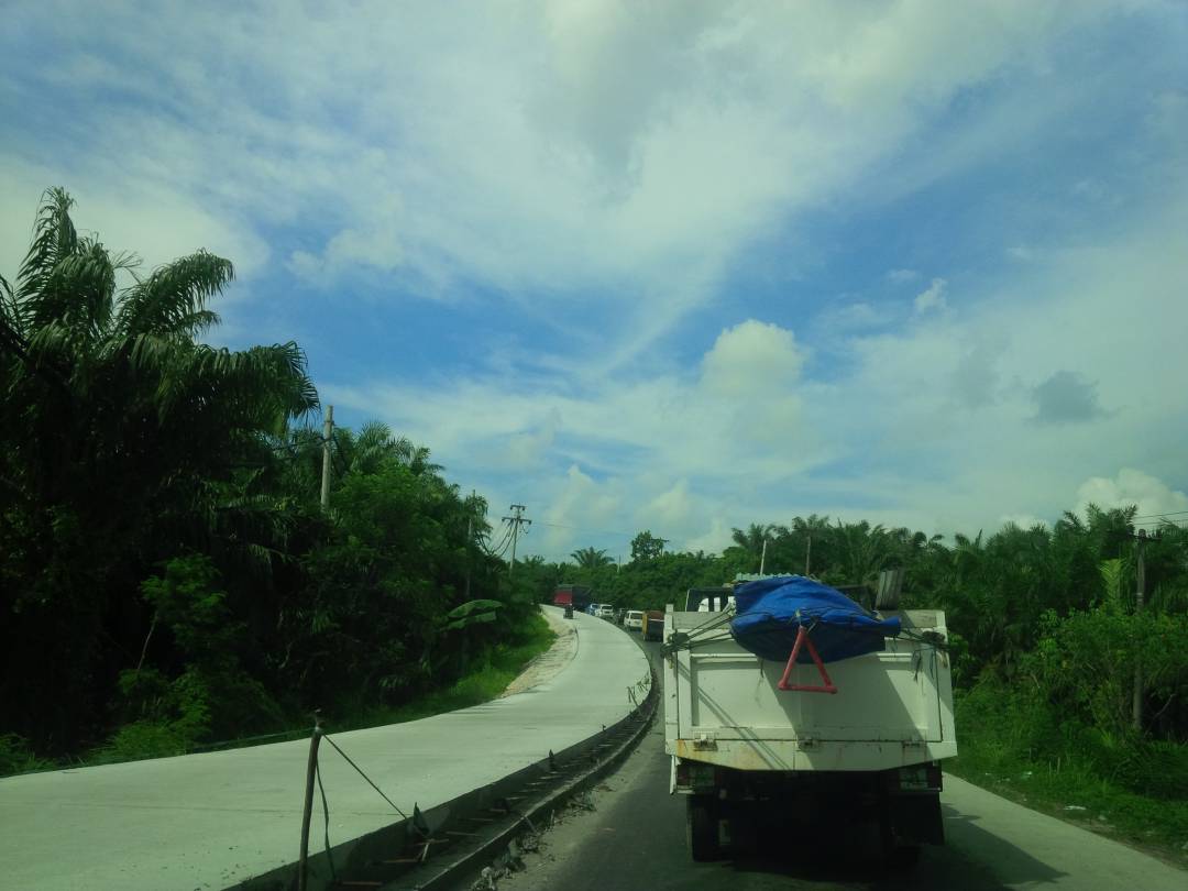 Jalur Pekanbaru-Pelalawan Buka Tutup, Macet Puluhan Kilo Meter