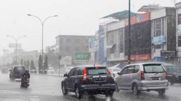 Hujan Guyur Kota Pekanbaru, Warga Luapkan Rasa Senang dan Syukur