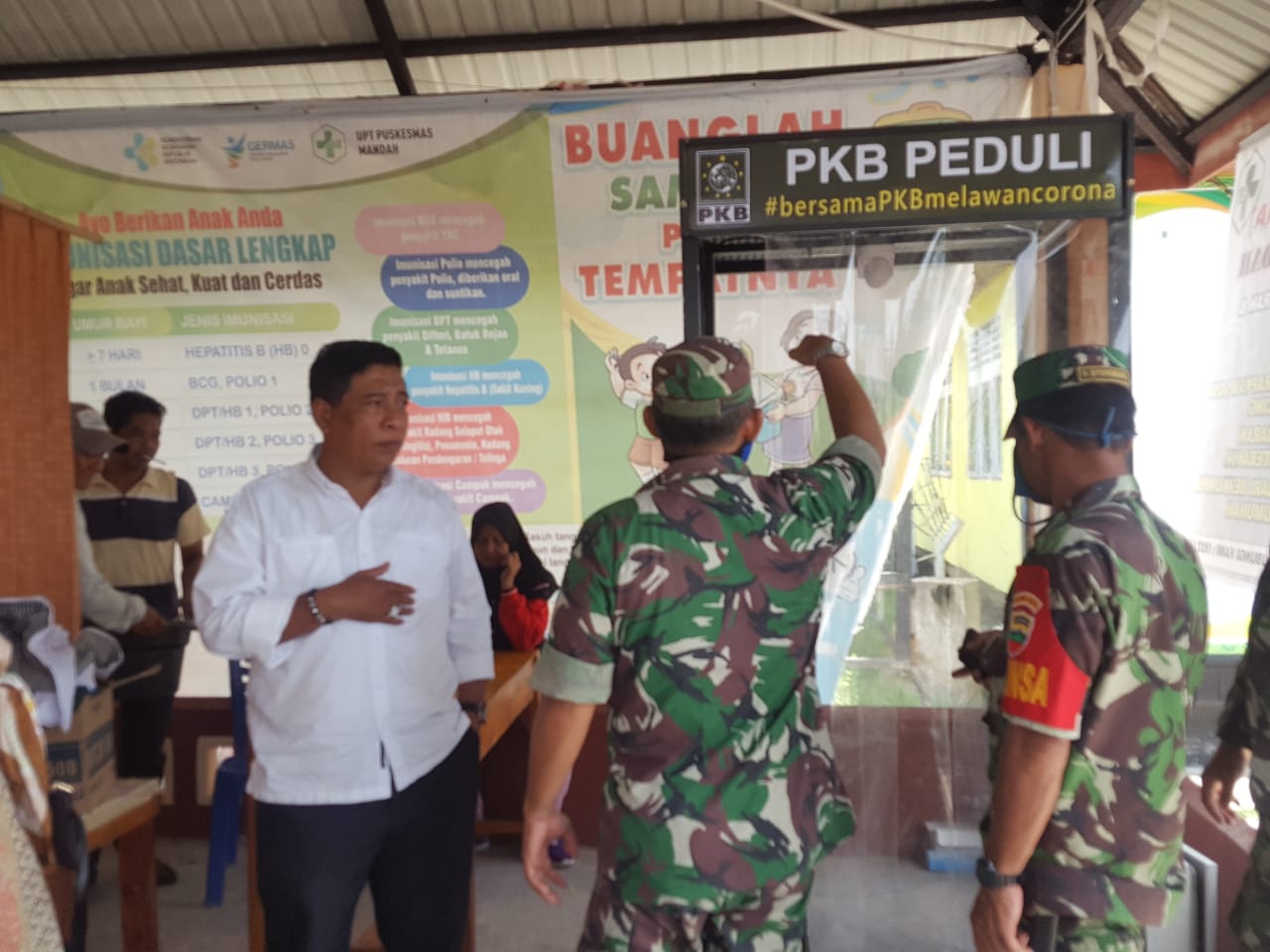 PKB Inhil Serahkan Bilik Sterilisasi di Kecamatan Mandah