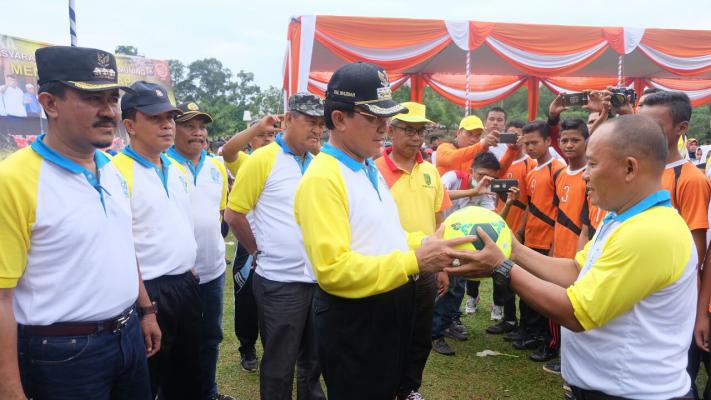 Bupati Inhil Imbau Masyarakat Jauhi Narkoba Dengan Cara Berolahraga