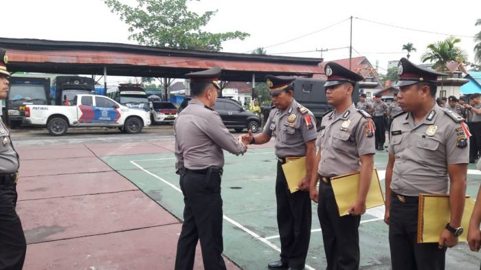 Kapolsek Tempuling Dapat Penghargaan dari Kapolres Inhil