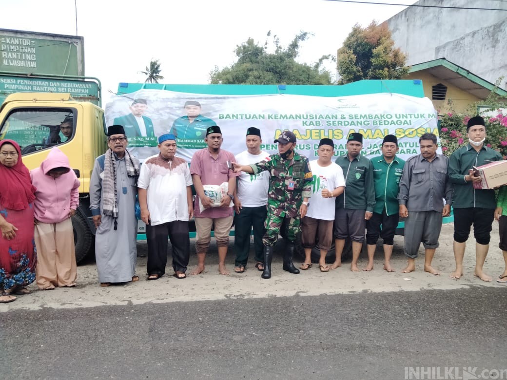 PD Al-Washliyah Batubara Bantu Air Bersih dan Paket Sembako Untuk Korban Banjir di Sergai