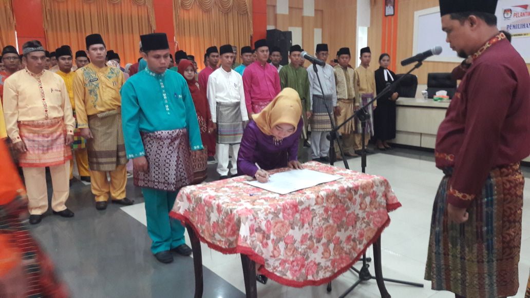 KPU Inhu Lantik 70 Orang Anggota PPK