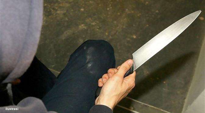 Seorang Anggota Brimob Terkapar Ditusuk Sekelompok Orang Tak Dikenal