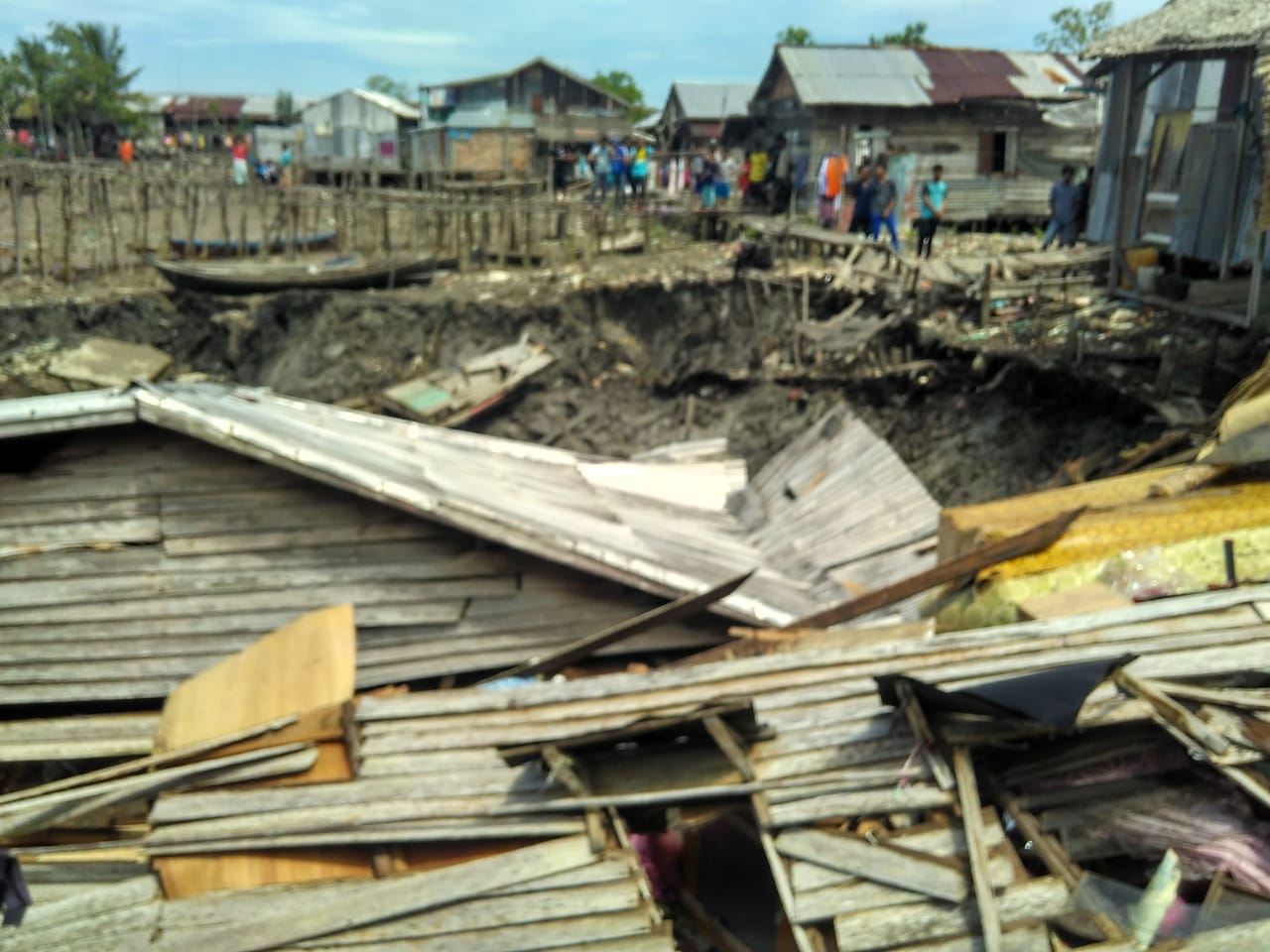 Tiga Rumah di Roboh Dihantam Longsor