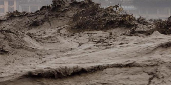 Serangan Banjir Sungai Indragiri telan 2 Orang Korban