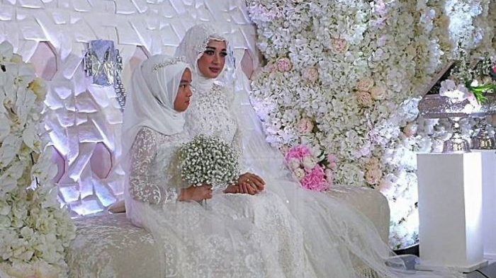 Terekam di Video Ini Perlakuan Bella ke Anak Tirinya di Belakang Engku Emran