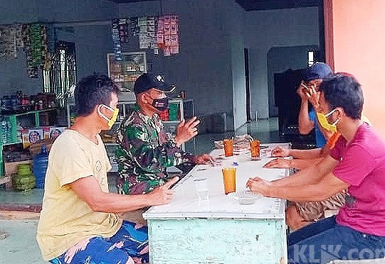 Sambangi Warkop, Satgas TMMD Kodim 0204/DS Komsos Manfaat PPKM Mikro 