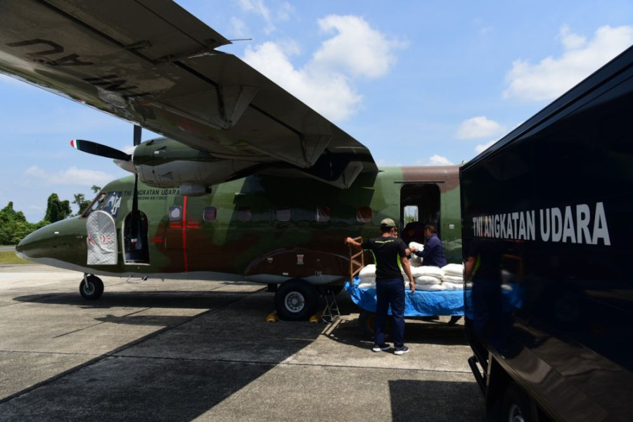 TMC di Riau, Hari Ini 500 Kg Garam Disemai di Siak dan Pelalawan