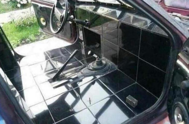 Lantai Mobil ini Keramik, Netizen: Kreatif Tingkat Dewa