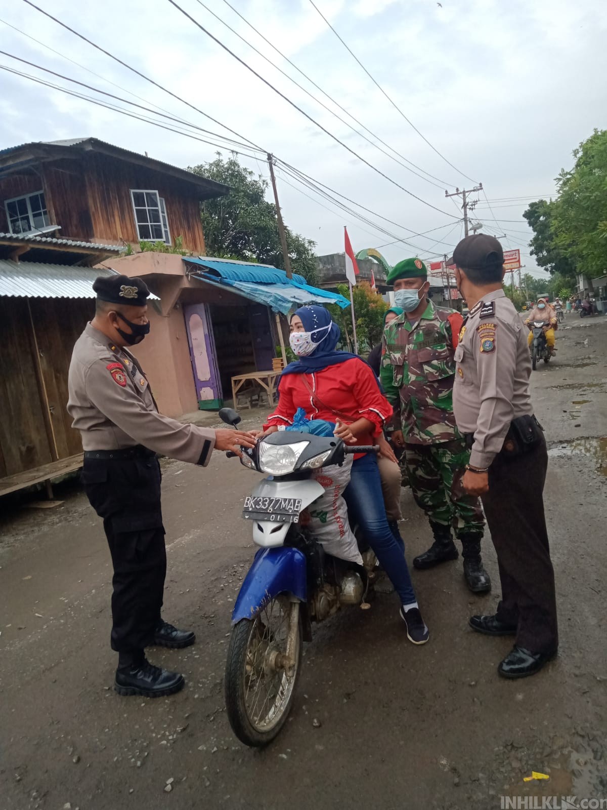 Team Gempur Covid - 19 Polsek Tanjung Beringin Terus Disiplinkan Masyarakat Patuhi Prokes
