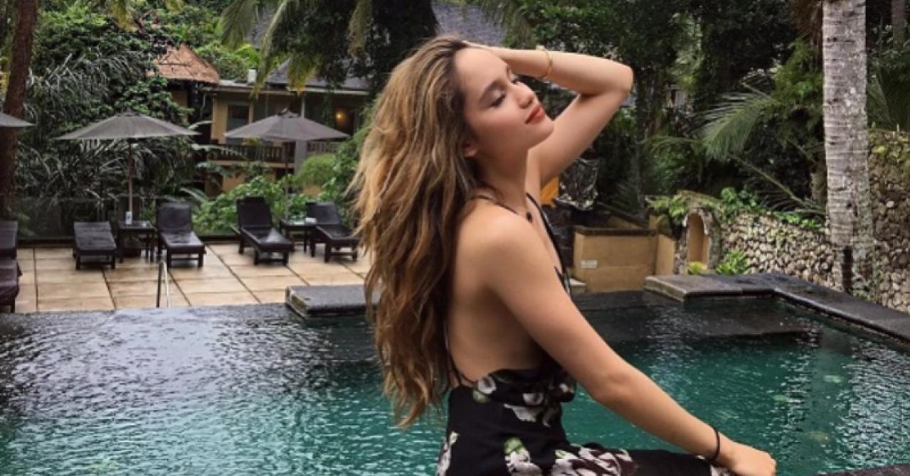 FOTO: HOT! Indahnya Tubuh Cinta Laura dalam Balutan Bikini Hitam