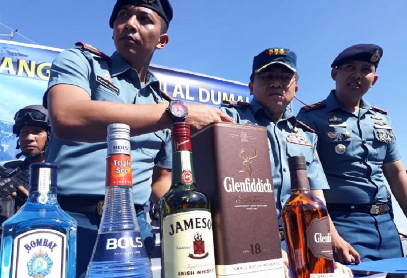 Mau Dibawa ke Inhil, Lanal Dumai Amankan Ribuan Kardus Miras Seharga Rp 3,6 Miliar di Sungai Enok