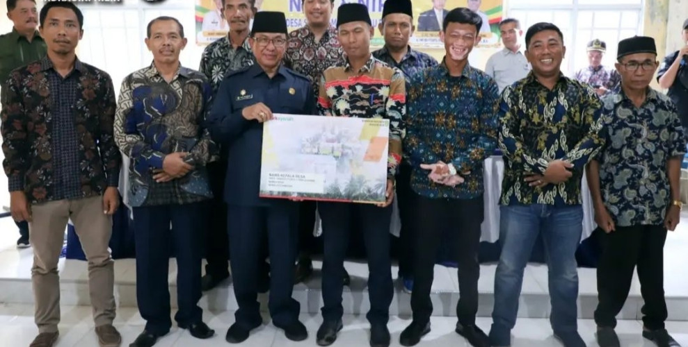 Bupati Inhil Serahkan NIPD dan NIKD kepada Kades Se-Kecamatan Pulau Burung