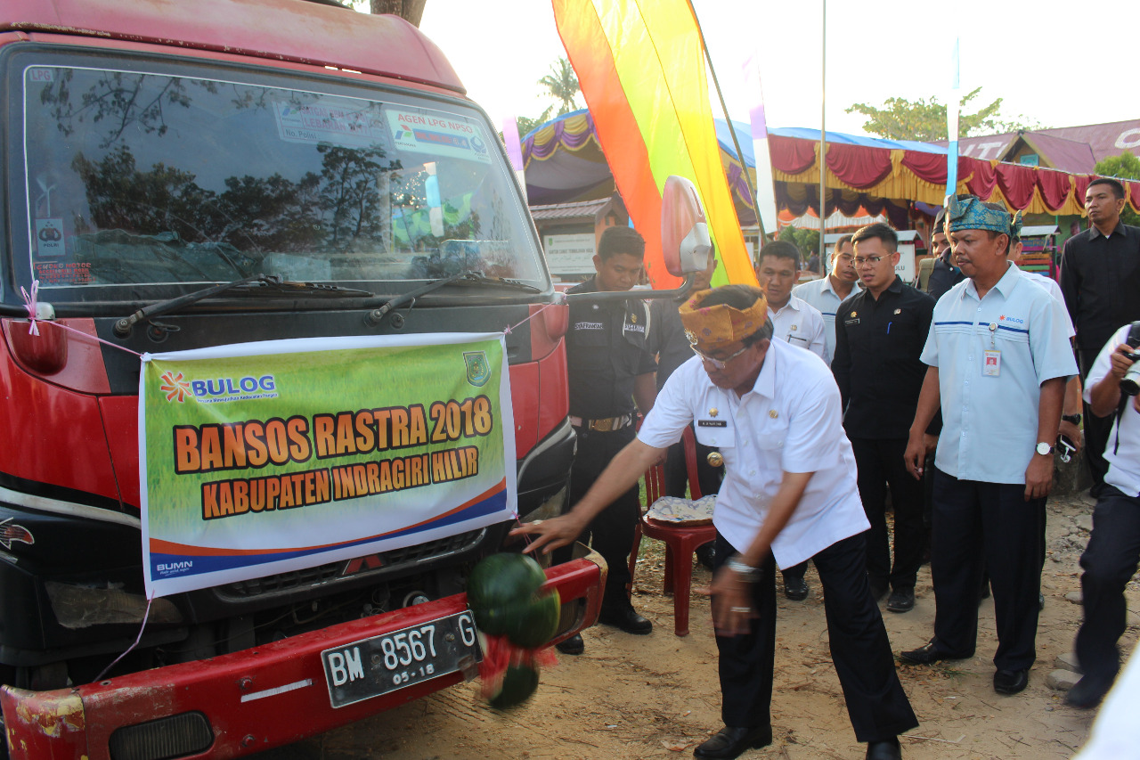 Bupati Lounching Penyerahan dan Aosialisasi Bansos Rastral Rakyat Miskin