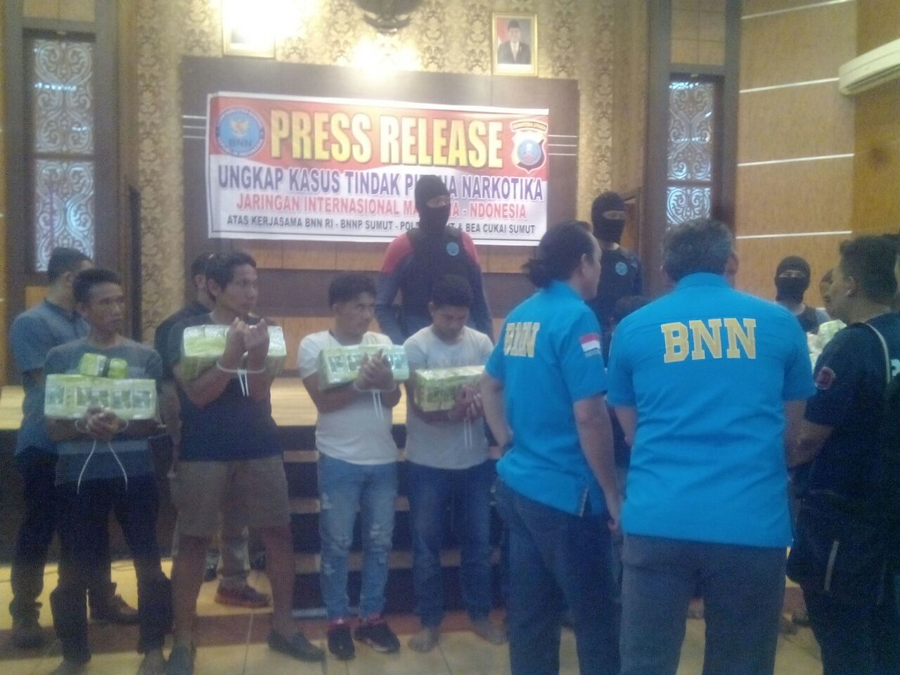 Ini foto 8 tersangka narkoba yang ditangkap di Perbaungan pagi tadi