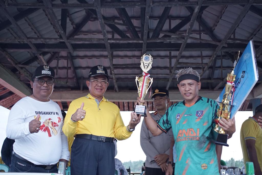Bupati Inhil Tutup Turnamen Persiben Cup 2022 di Sungai Batang