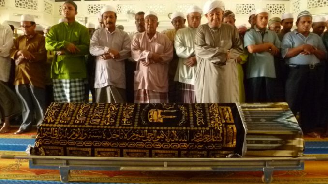 Larangan Terlalu Meratapi Mayat