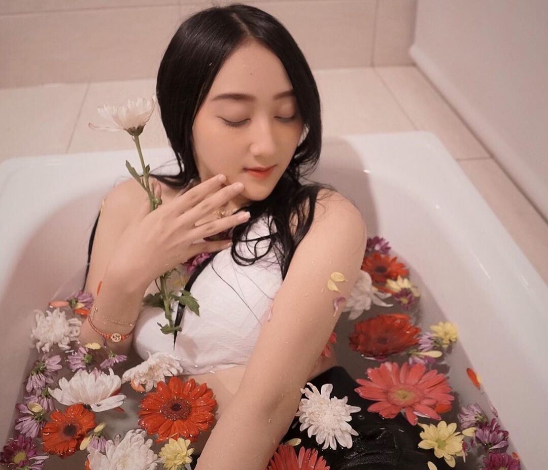 Biduan Imut ini Mandi di Bathup, Netter: Tisu Mana Tisu?