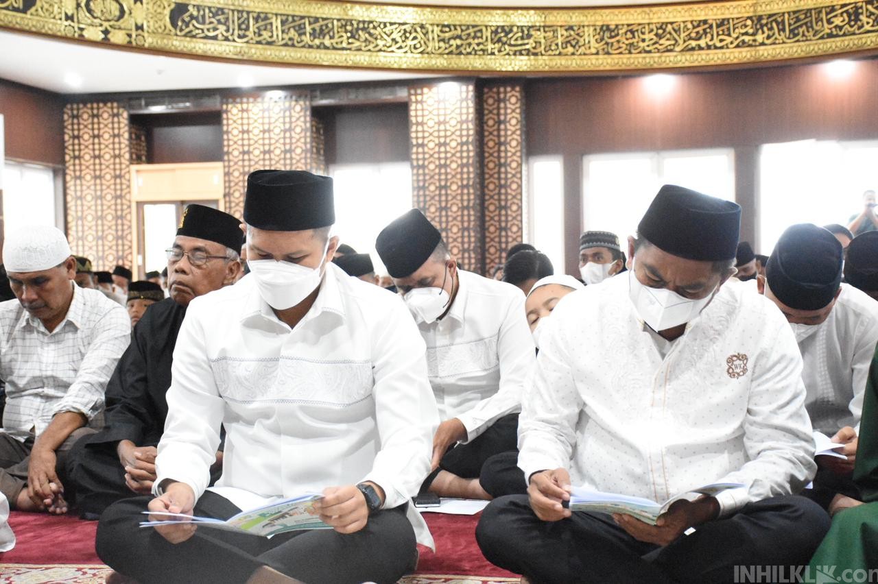 Bupati dan Wabup bersama Ribuan Jamaah Shalat Ied di Masjid Agung Sergai