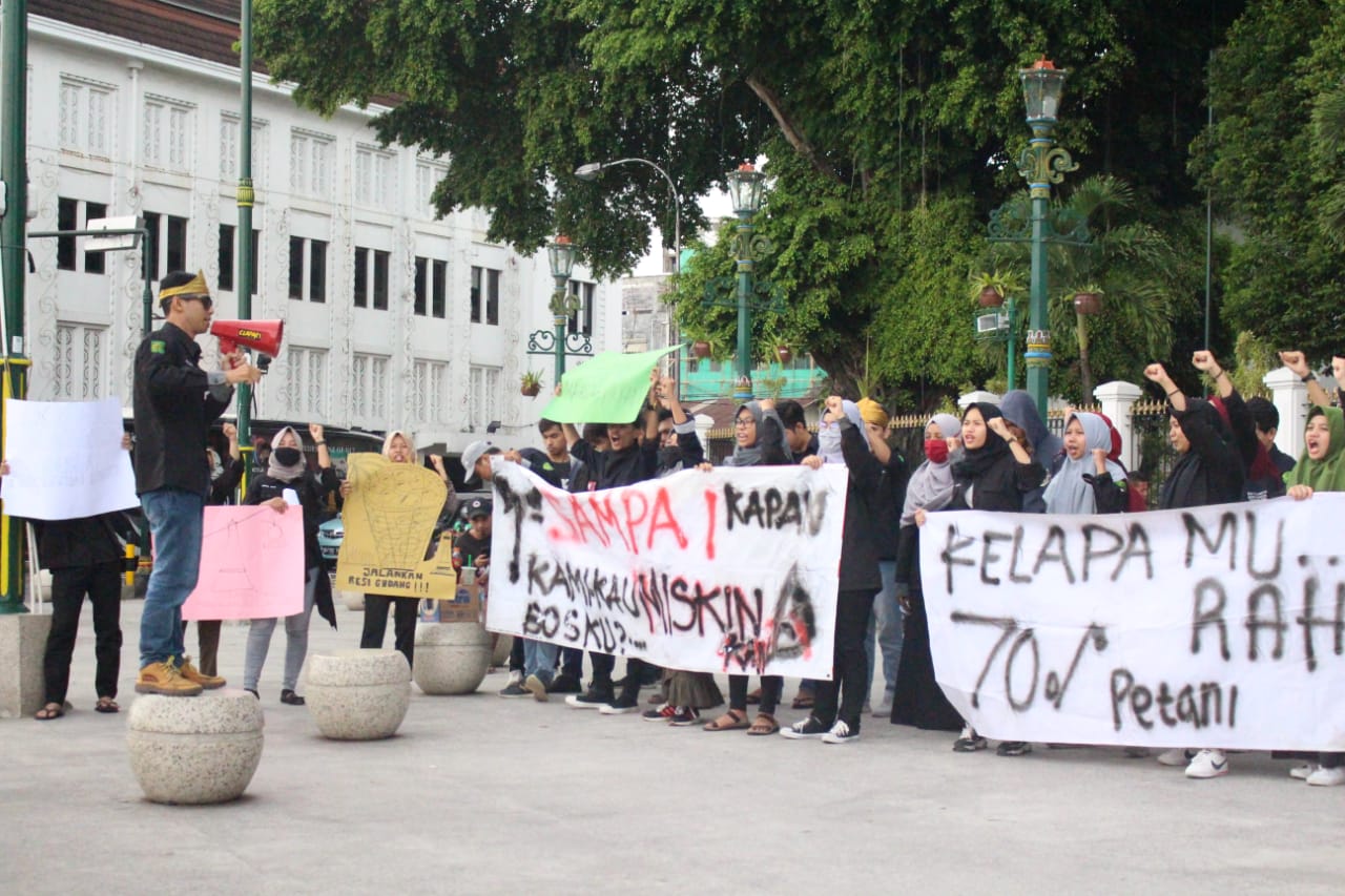 Rakyat Menjerit, Mahasiswa Inhil di Yogyakarta Gelar Aksi Tuntut Kenaikan Harga Kelapa