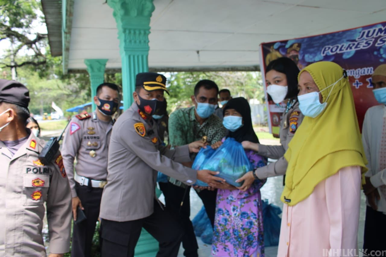 Jumat Barokah dan Syukuran HUT Bhayangkara ke-75, Kapolres Sergai Bagikan Paket Sembako