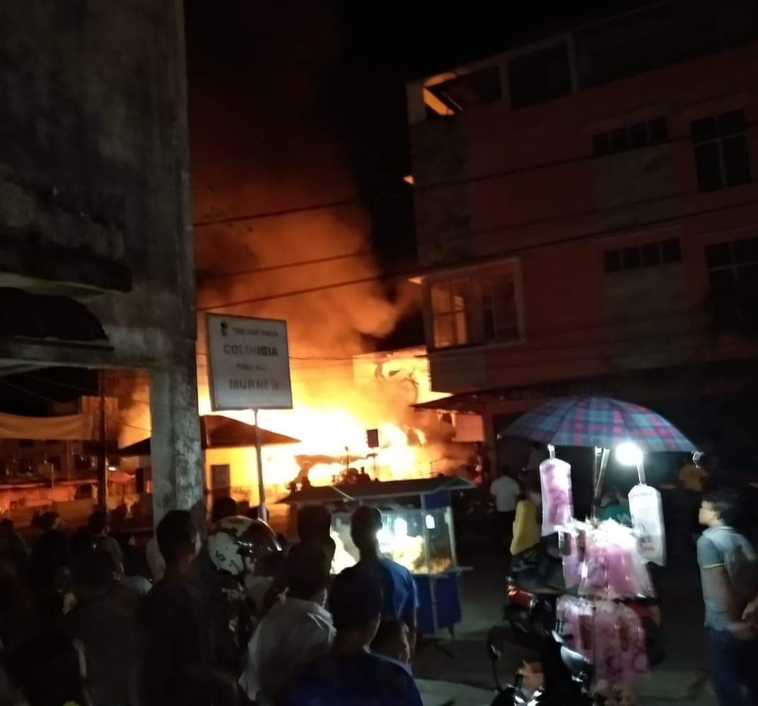 BREAKING NEWS: Kebakaran di Jalan Sudirman Tembilahan
