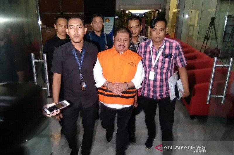 KPK Tahan Bupati Bengkalis Amril Mukminin