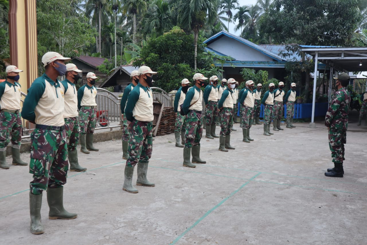 Sebelum ke Lokasi Sasaran, Satgas TMMD 111 Kodim 0314/Inhil Gelar Apel Pagi