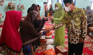 Sembako Program Dinsos Inhil Diserahkan Bupati Wardan
