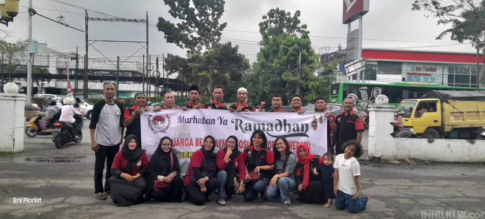 Asosiasi Florist Medan (AFM) Berbagi Takjil kepada Warga Jelang Berbuka Puasa