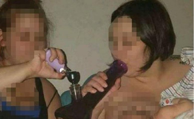 Ibu Ini Pamer Menyusui Bayi Sambil 'Nyedot Ganja'