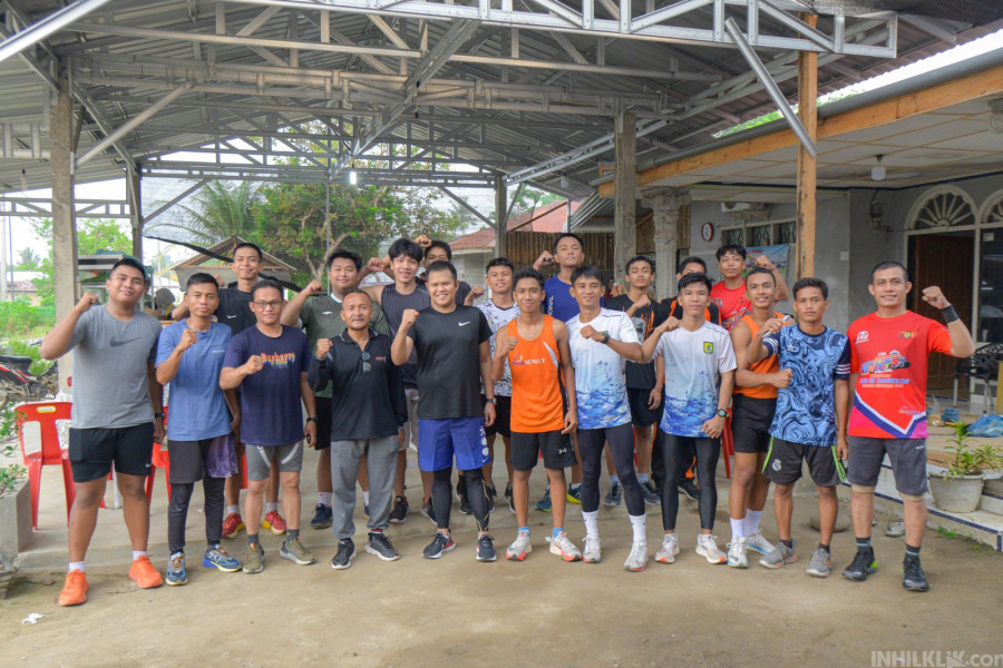 Sambil Lari Pagi, Wabup Adlin Tambunan Sapa Warga