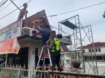 Pekerja Kanopi di Pekanbaru Nyaris Tewas Tersetrum