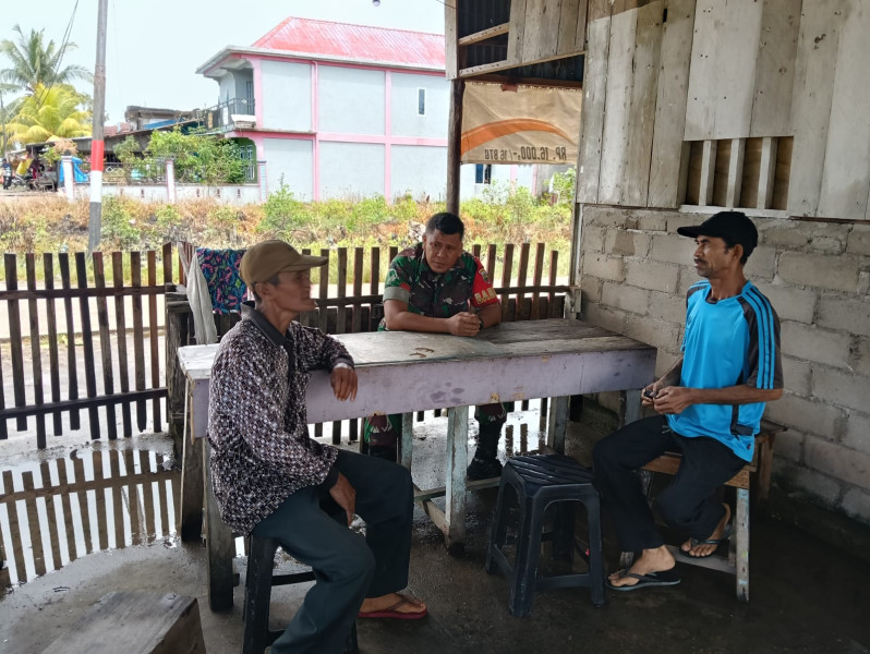 Babinsa Komsos Pilkada Damai Bersama Masyarakat Tunggal Rahayu Jaya